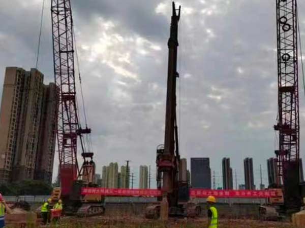 国药华中片区恒温储备中心强夯地基施工